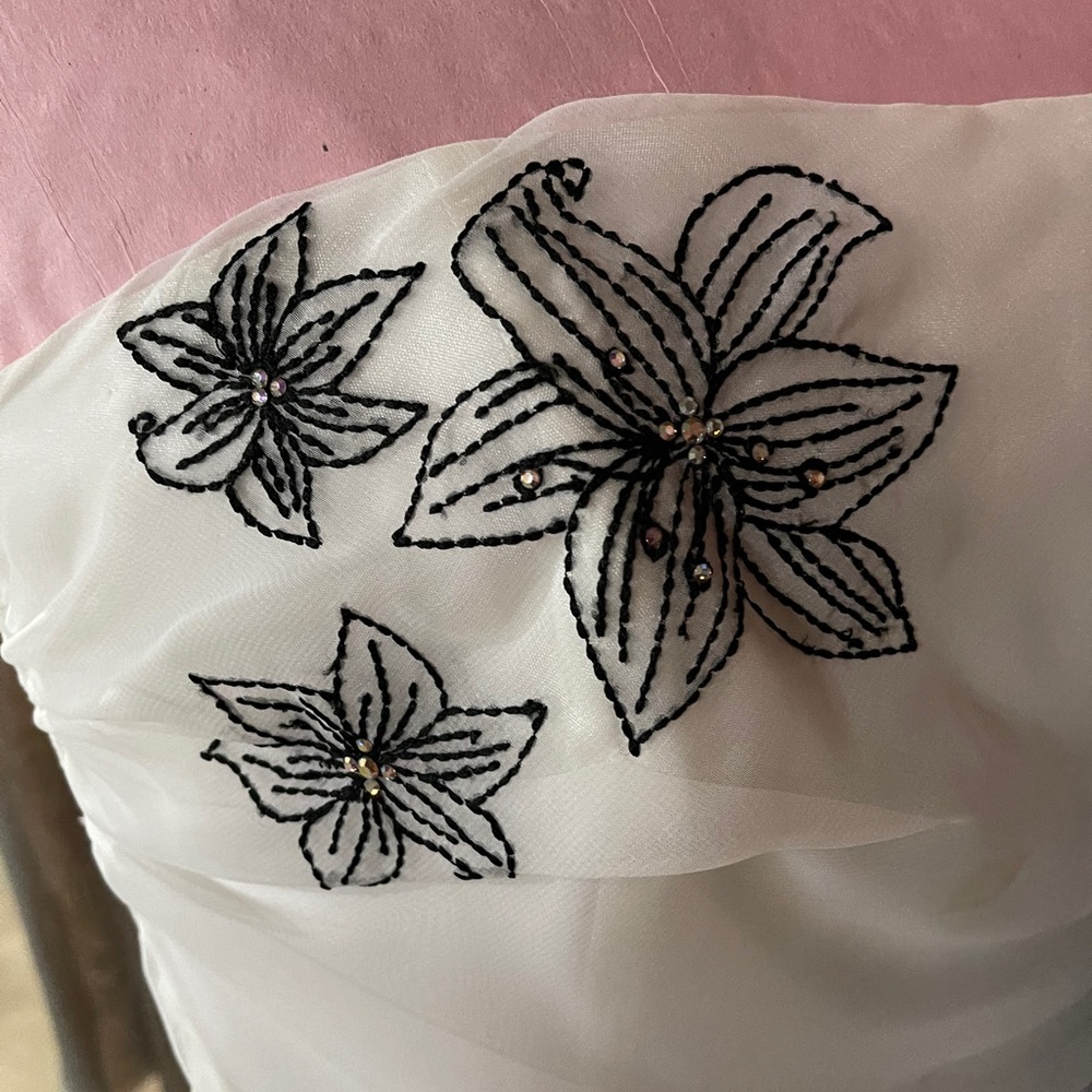 White Top - Picture 3 of 4